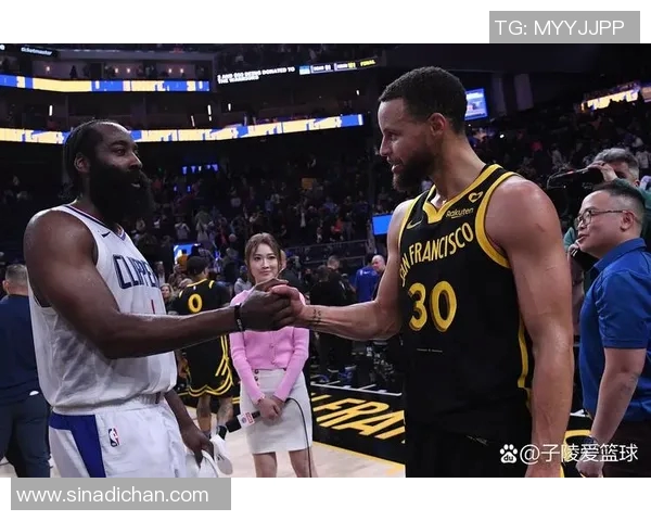 勇士与森林狼激战正酣双方球员全力以赴争夺胜利荣耀